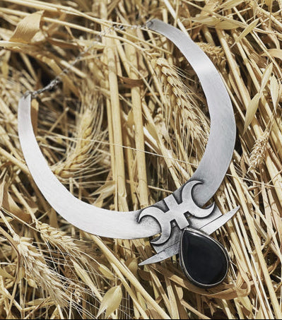 Black moon choker