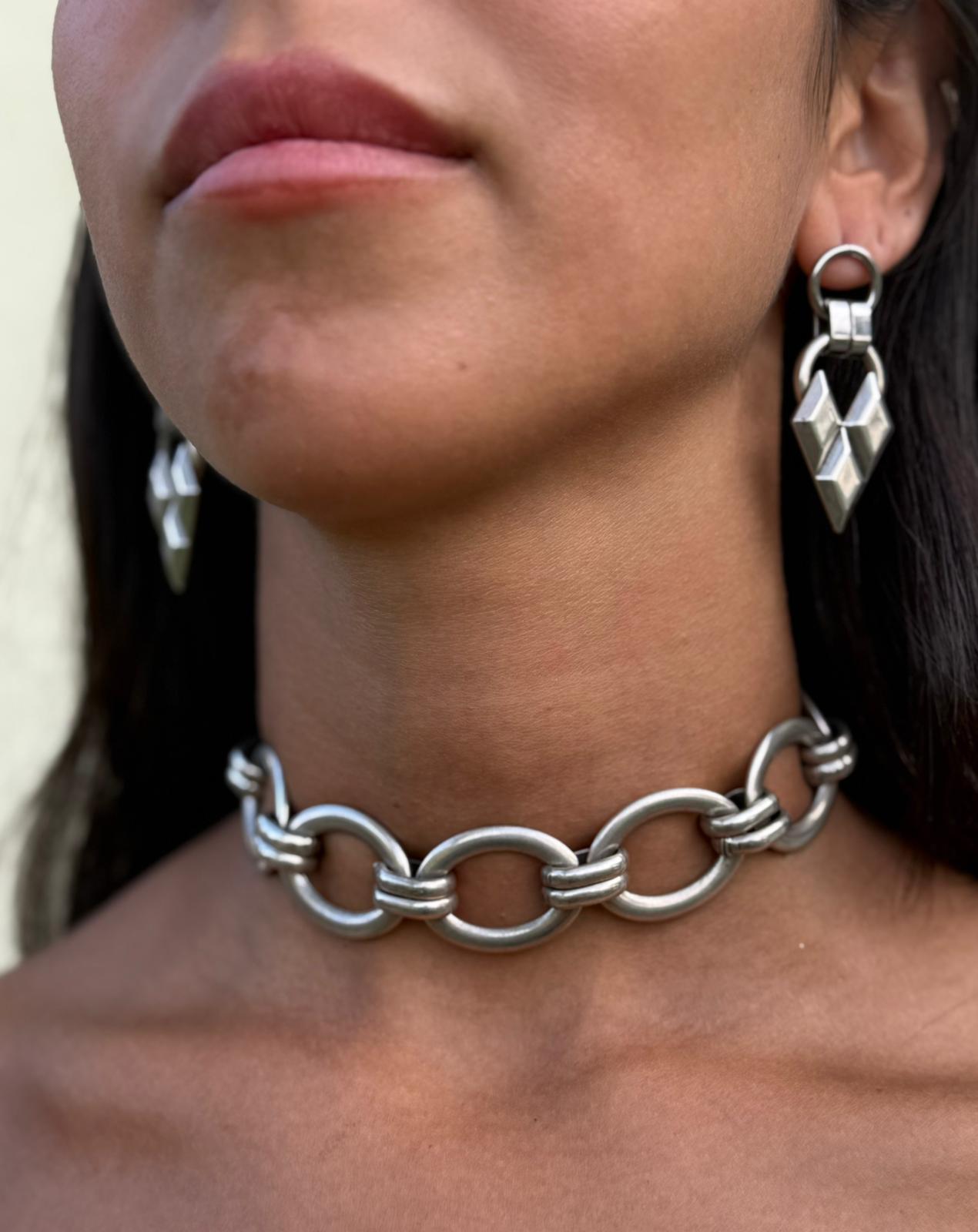 Gabriela choker