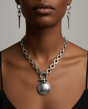 Monic necklace
