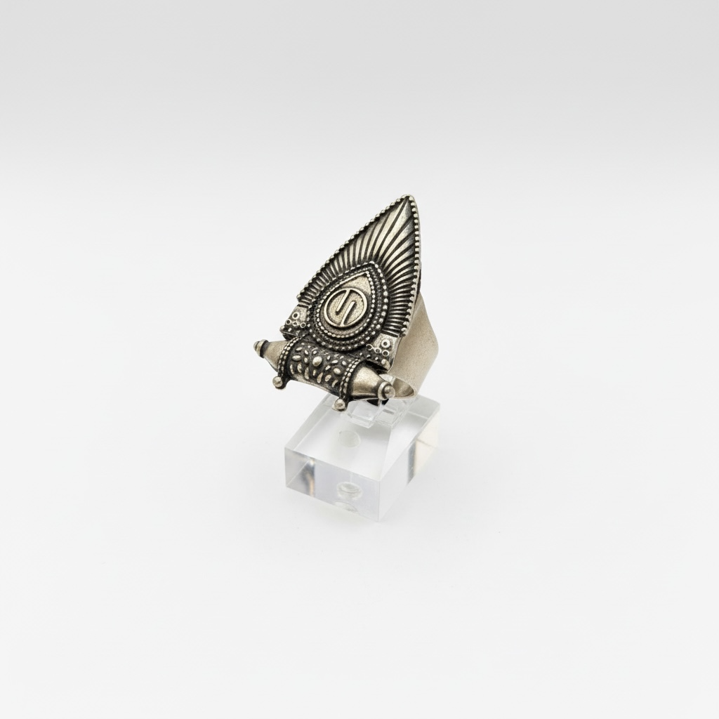 Nefertiti ring
