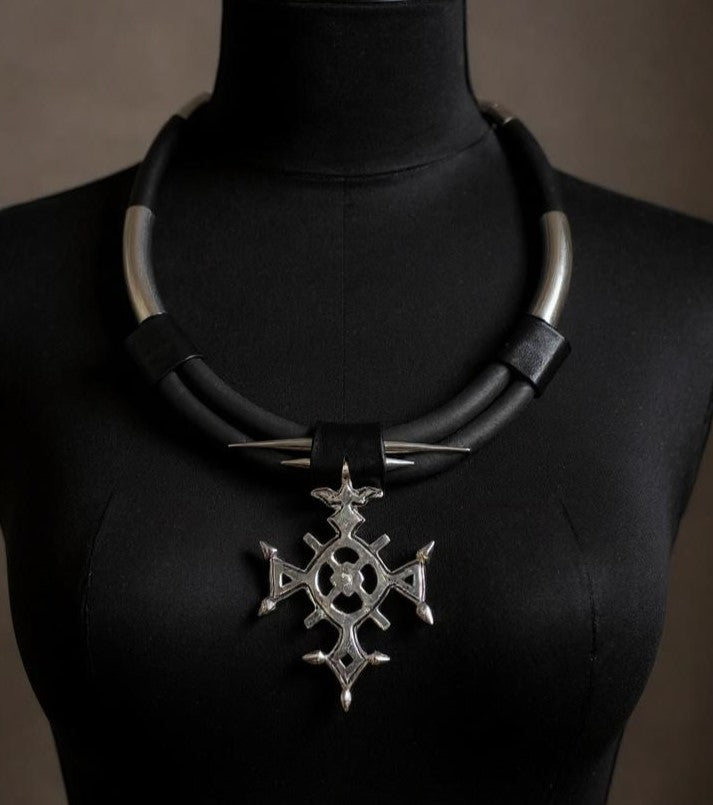 Serpenta necklace